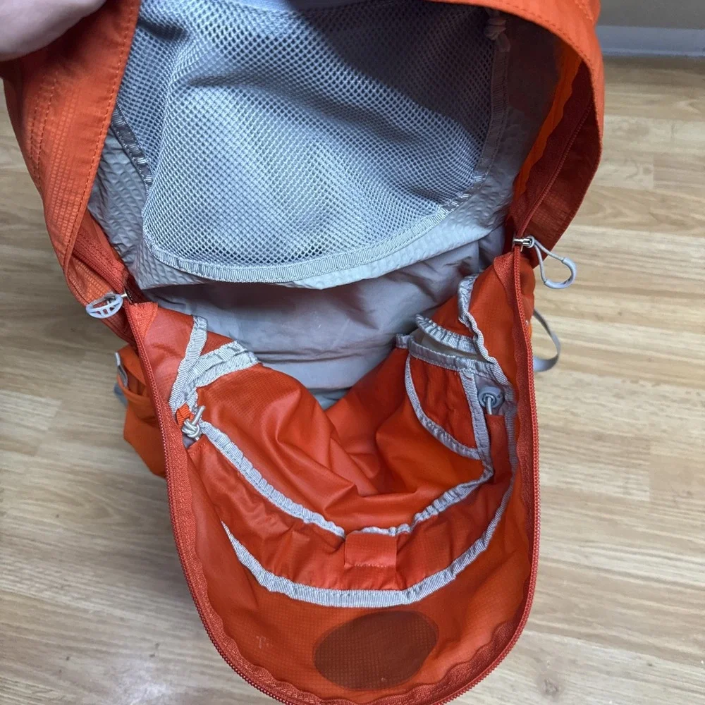 Osprey Talon 22 Backpack Orange Hiking Camping Medium/large